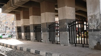 استمرار أعمال تطوير منطقة مزلقان السكة الحديد أسفل الكوبري العلوي بدمنهور 
