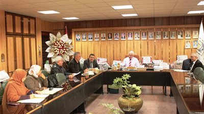 جامعة أسيوط تعقد اجتماع مجلس إدارة صندوق التكافل الاجتماعي لتعزيز دعم الطلاب 