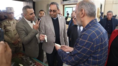 محافظ قنا يستقبل قائد المنطقة الغربية العسكرية لمتابعة معدلات تنفيذ حياة كريمة