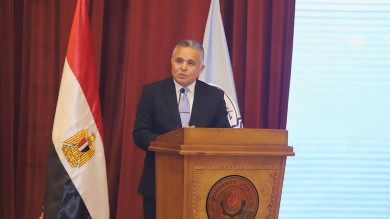 رئيس جامعة السويس