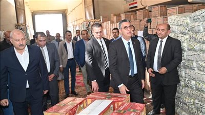 فاروق يتفقد سير العمل بالمنظومات التموينية في أحياء القاهرة