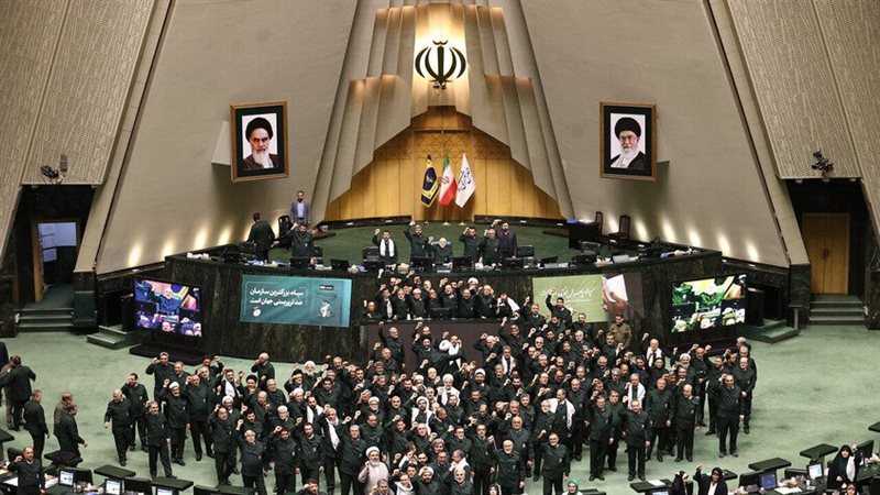 أعضاء البرلمان الإيراني