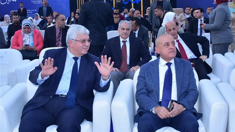 محافظ الأقصر ووزير