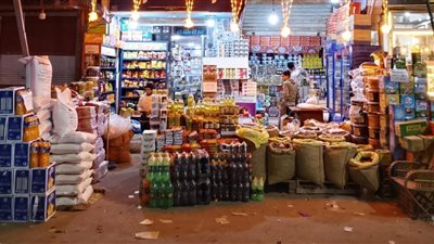 خلال الايام المقبلة الانتهاء من تجهيز 53 منفذًا للسلع الغذائية لتوفير احتياجات