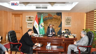 محافظ الفيوم يبحث مع رئيس 