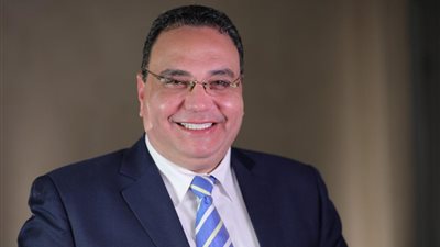 خبير نفسي: تصفح الموبايل فور الاستيقاظ يدمر الصحة النفسية ويسبب التوتر