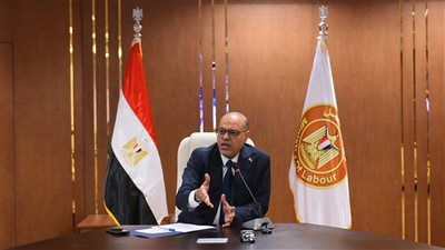  وزير العمل يلتقي ممثلي شركات الملابس الجاهزة لبحث سبل استقرار بيئة العمل