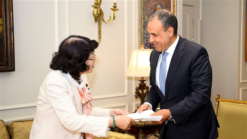 وزير الخارجية والنائبة
