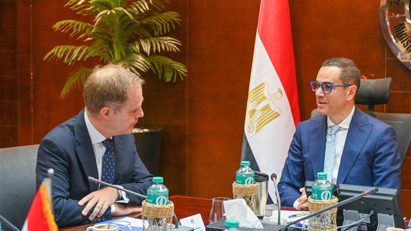 لقاء وزير الاستثمار