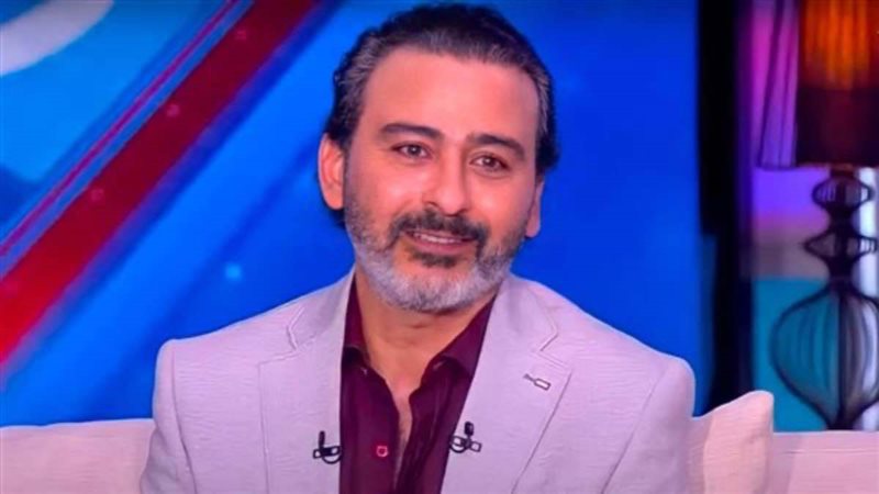 الفنان أحمد عزمي