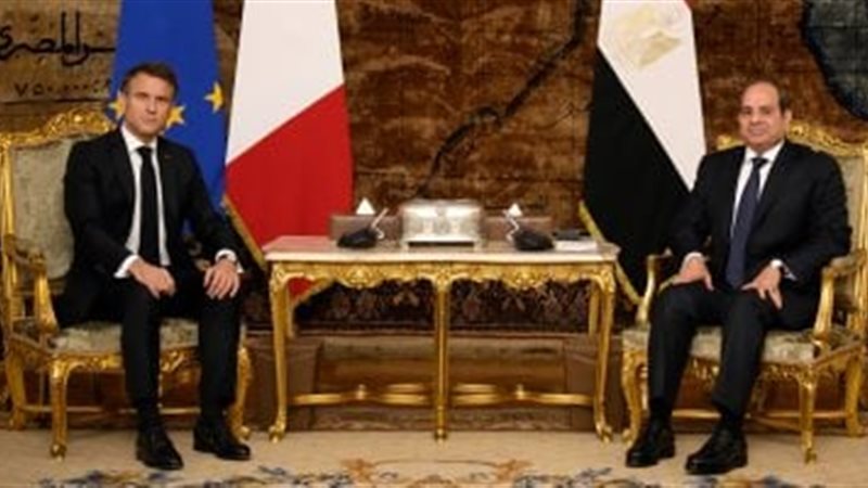 الرئيس السيسي وقرينه