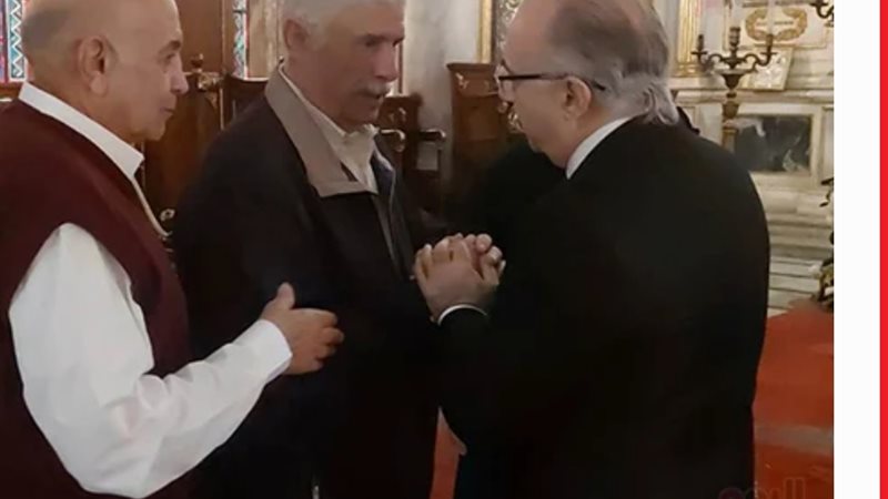 أحد المعزين في صلاة