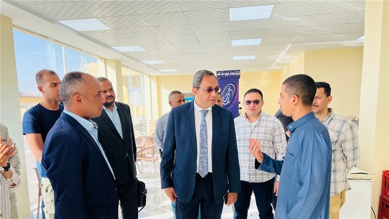 محافظ قنا_أرشيفية
