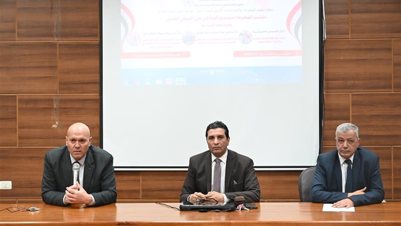 جانب من الندوة