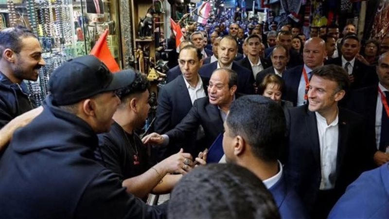 الشابين مع السيسي