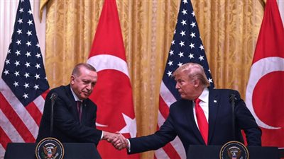 معجب بالزعماء الأقوياء.. ترامب يمتدح أردوغان ويعرض الوساطة بين أنقرة وتل أبيب