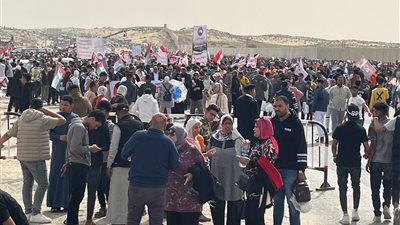 مشهد مهيب.. الآلاف يحتشدون في العريش: لا لتصفية القضية الفلسطينية