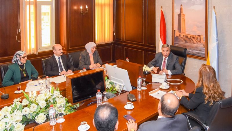 اجتماع محافظ الإسكندرية