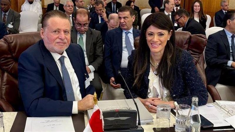 وزيرة التخطيط ومحافظ