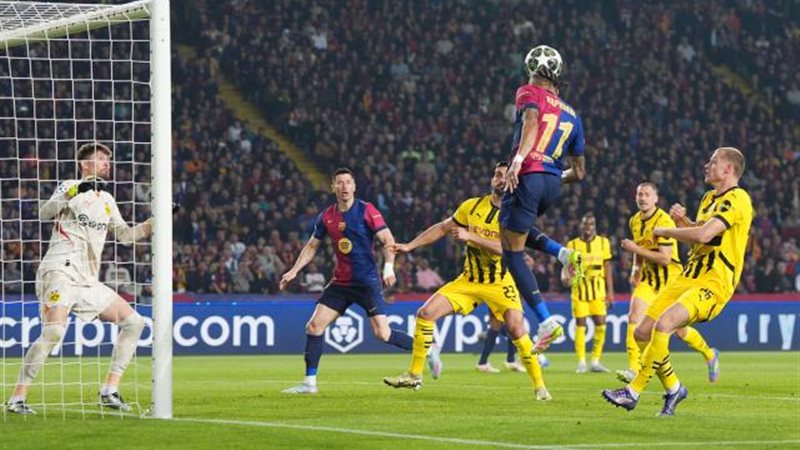 برشلونة يضع قدما