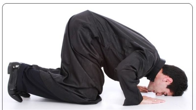 الصلاة بالحذاء