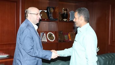 بعد تكريم محافظ بني سويف.. قصة عامل نظافة ضحى بنفسه لإنقذ العاملين بمخبز آلي