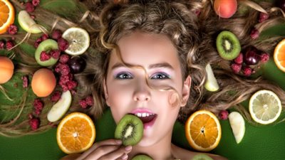 أفضل الأطعمة لتفتيح البشرة وتعزيز صحة الشعر: دليلك الغذائي كامل 