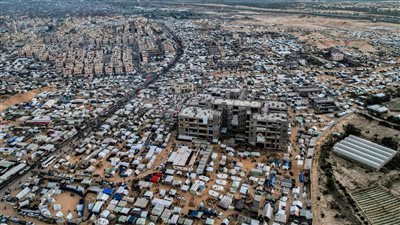 تمهيدًا لعملية عسكرية واسعة.. الجيش الإسرائيلي يحاصر رفح الفلسطينية بالكامل