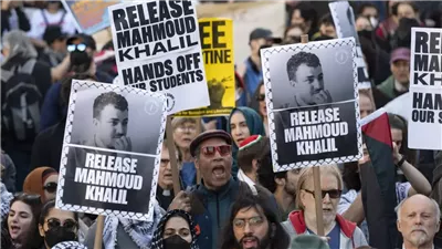 محمود خليل.. تعليق مؤقت لترحيل طالب فلسطيني من أمريكا ناصر غزة 