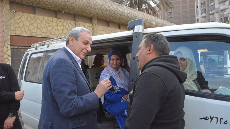 صورة المحافظ أثناء