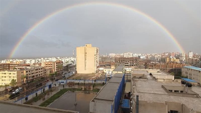 قوس قزح يزين سماء