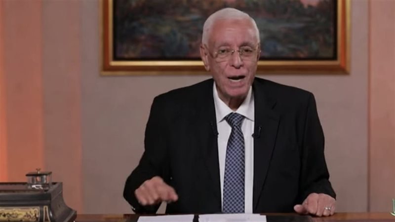 حسام موافي أستاذ