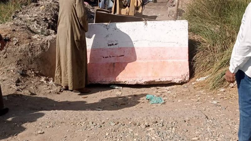 إغلاق المعابر غير