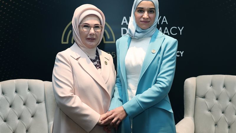 لطيفة الشرع وأمينة