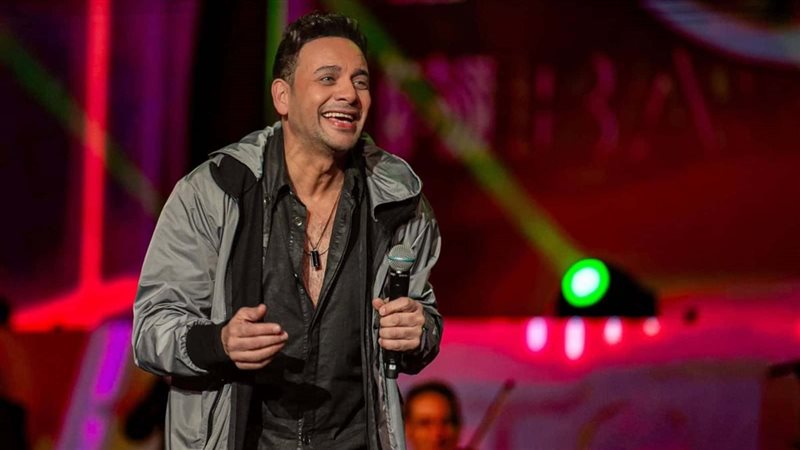 مصطفي قمر