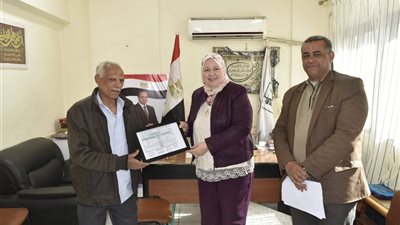 العمر مجرد رقم.. عم عطية مواطن ببنى سويف نجح بالصف الأول الإعدادي بعامه لـ 74