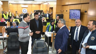 محافظ الدقهلية يشدد على تكثيف أعمال النظافة والكنس ورفع التراكمات أولًا بأول