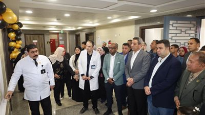 محافظ السويس يتفقد مبنى وحدة الغسيل الكلوي بمستشفي الجهاز الهضمي والكبد 