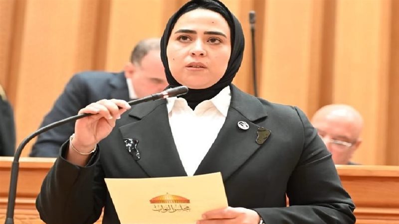 سارة النحاس 
