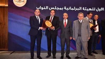 لفتة تقديرية.. حماة الوطن يكرم من لم يحالفهم حظ النجاح بانتخابات الفردي