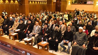 بحضور القيادات التنفيذية والدينية.. محافظ أسيوط يشهد فعالية يوم الصلاة والدعاء