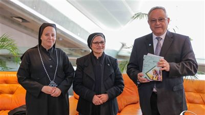 مدير مكتبة الإسكندرية يستقبل وفدا من دير الأنبا إبرام اليوم