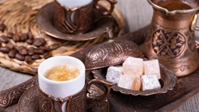 سر القهوة التركية بالحليب: طريقة تحضيرها بطعم غني ورغوة مثالية