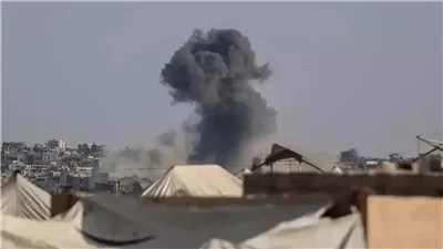 لحظة قصف إسرائيلي على مبنى في حي الزيتون بمدينة غزة |فيديو