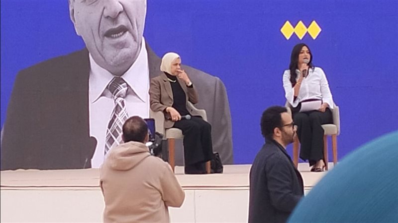 جانب من فعاليات قمة