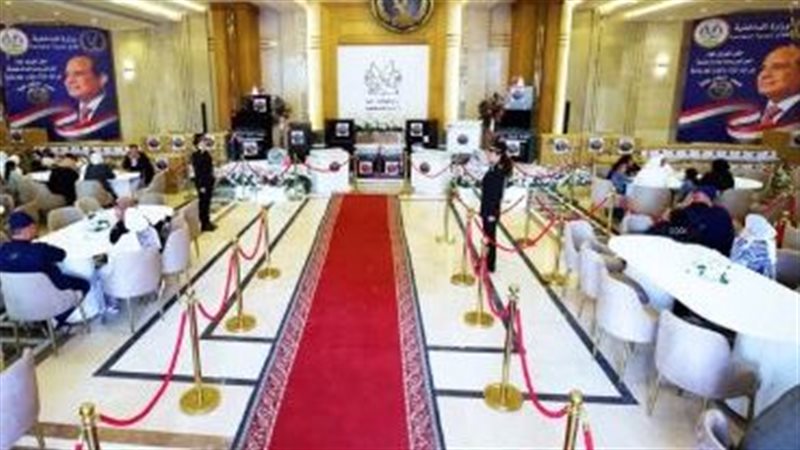  الداخلية توزع مساعدات