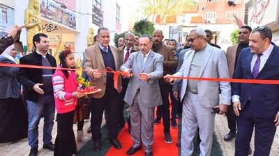 محافظ أسيوط يفتتح معرض تدوير الرواكد بمدرسة أبوتيج المهنية  