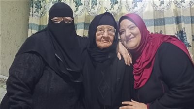 العمر مجرد رقم.. الحاجة فايزة 92 عاما من البحيرة كتبت القرآن بيديها في 6 شهور