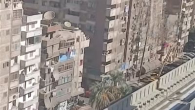 مصرع طفل وأمه سقطا من شرفه شقتهم بالدور الأخير في الإسكندرية 
