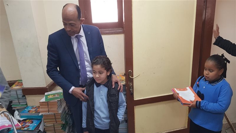 مدير المدرسة يحرص